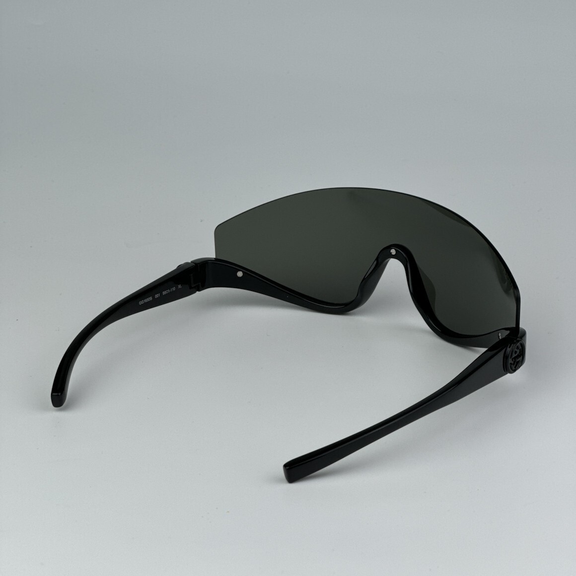 Pre-owned Gucci Gg1650s 001 Black Grey Unisex Shield Mask Sunglasses Gg 1650s In Gray