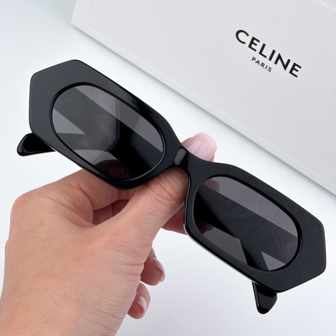 Pre-owned Celine Cl40243i 01a Shiny Black Smoke Rectangle Women Sunglasses Cl 40243i In Gray