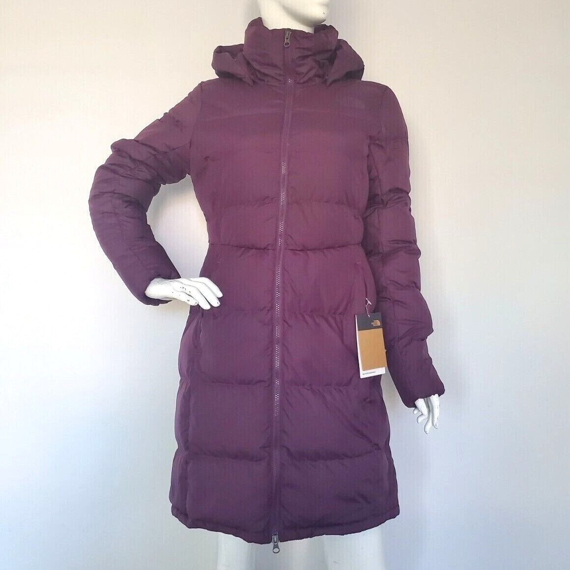 ПАРКА ЖЕНСКАЯ THE NORTH FACE METROPOLIS С КАПЮШОНОМ Blackberry Wine размеры M, XL