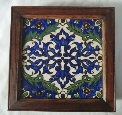DUTCH 6 INCH TILE &WOOD STAND / HOT PLATE, persian painted design early 20c