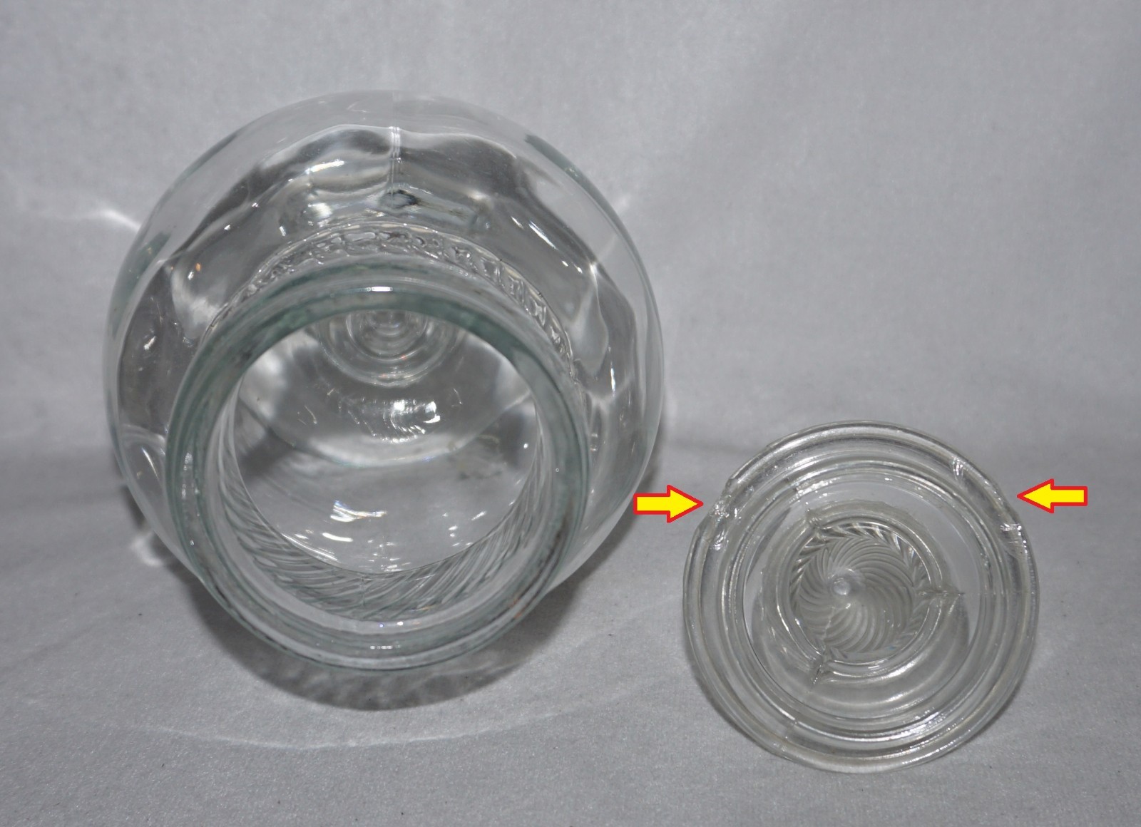 Antique Columbia Swirl Glass Apothecary/Drugstore Jar & Lid