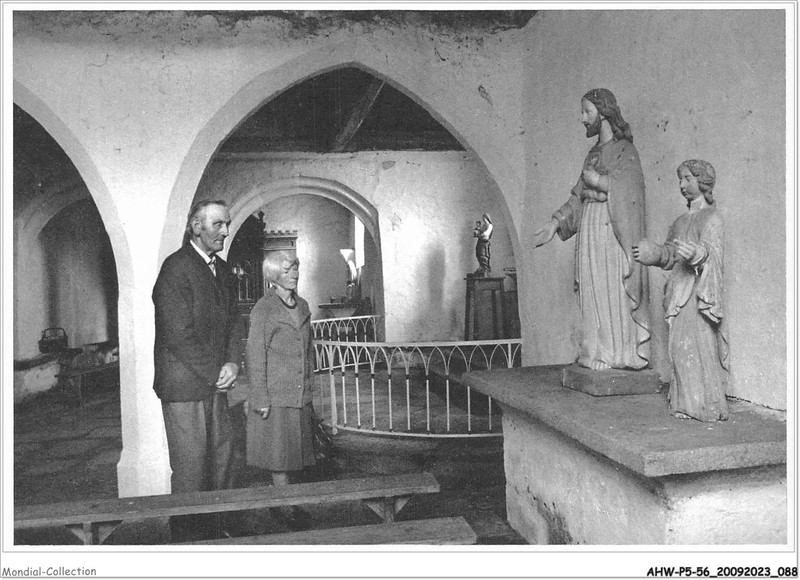 Ahwp5-56-0458 - Le Faouet - Yvon Et Barbe MarÃ©Chal En PriÃ¨Res Dans La Chapel