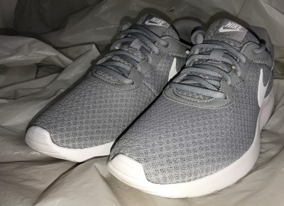 

Мужские кроссовки Nike Tanjun Wolf Grey/White (812654 010) — 6,5–6,5