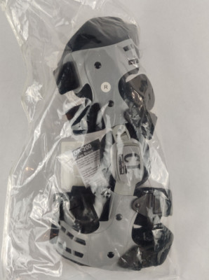 Comfortland OA-200-R Knee Brace RH Universal Size Right NEW