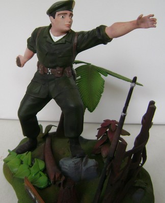 AURORA  GREEN  BERET  original  1966  Professionally  AIR BRUSHED  Monster model
