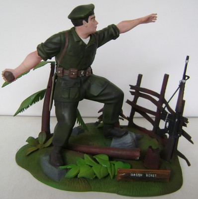 AURORA  GREEN  BERET  original  1966  Professionally  AIR BRUSHED  Monster model