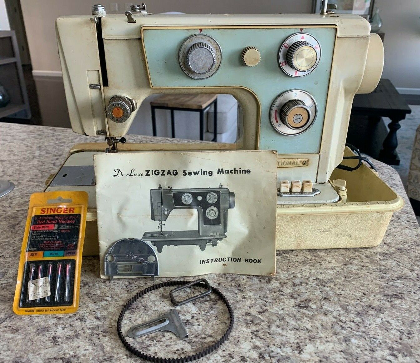 Zig Zag SEWING MACHINE in HARD CASE VINTAGE RARE! UNTESTED! Model 325BBS Deluxe Zig Zag SEWING MACHINE in HARD CASE VINTAGE RARE! UNTESTED! Model 325BBS Deluxe