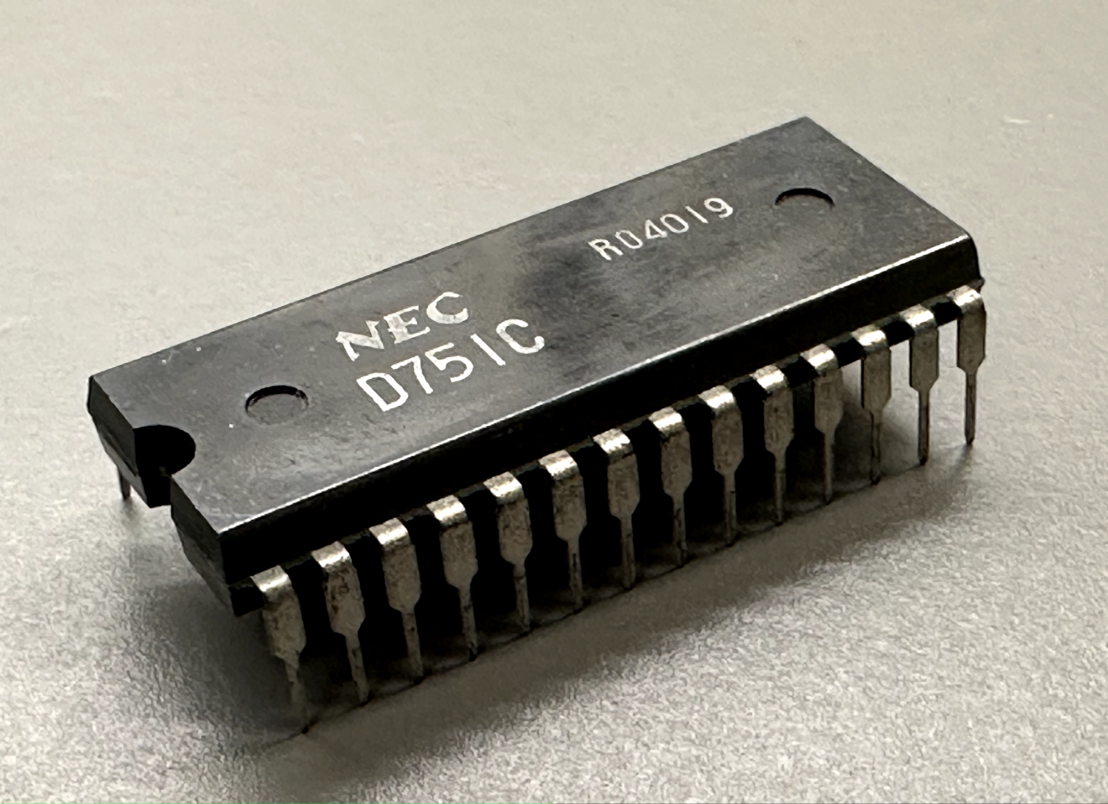 NEC D751C - µPD751 The First Japanese Microprocessor - µCOM