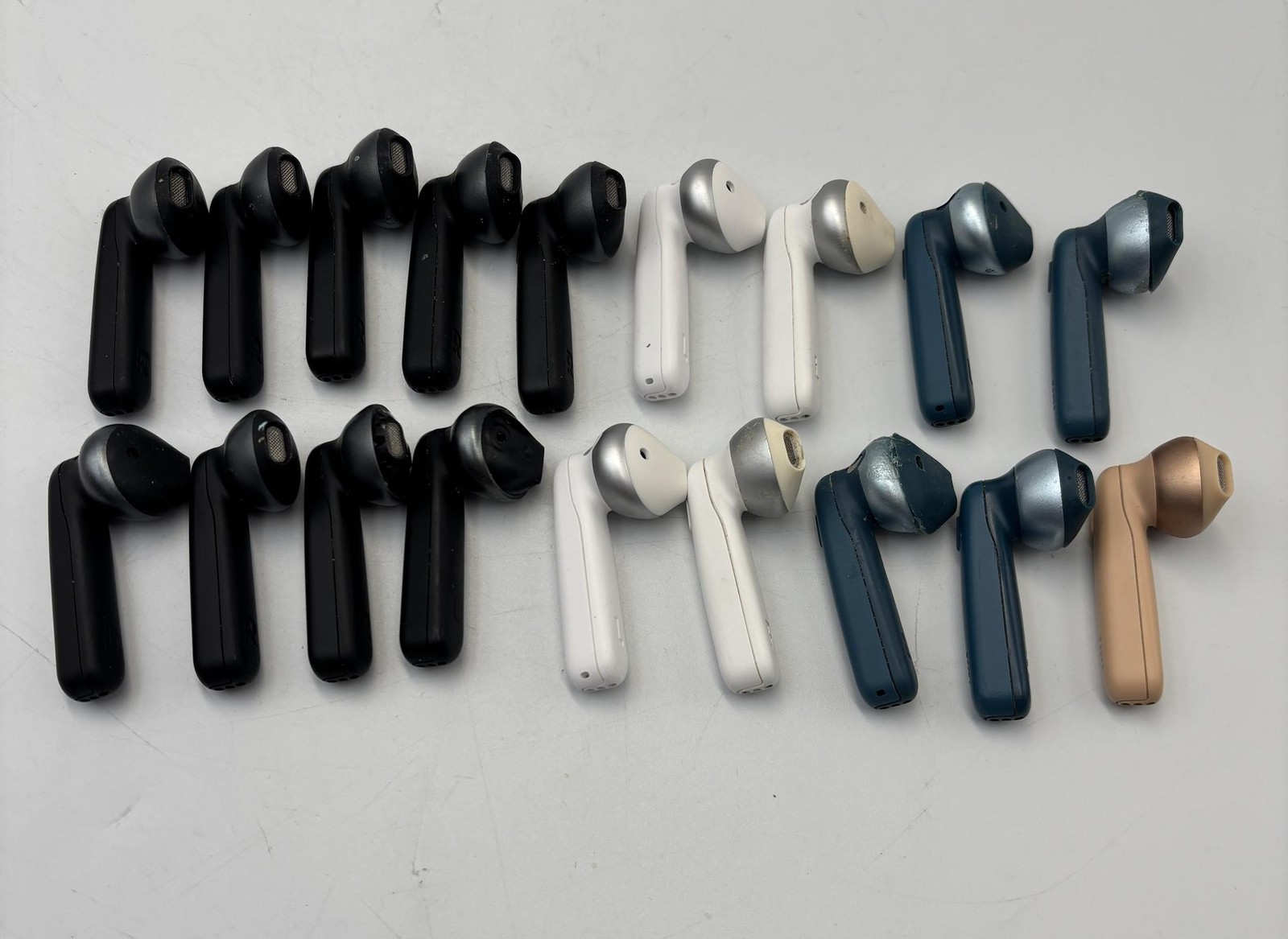 Black JBL Tune 225TWS True Wireless 7 LEFT / 11 RIGHT EARBUDS ONLY (NO POWER)