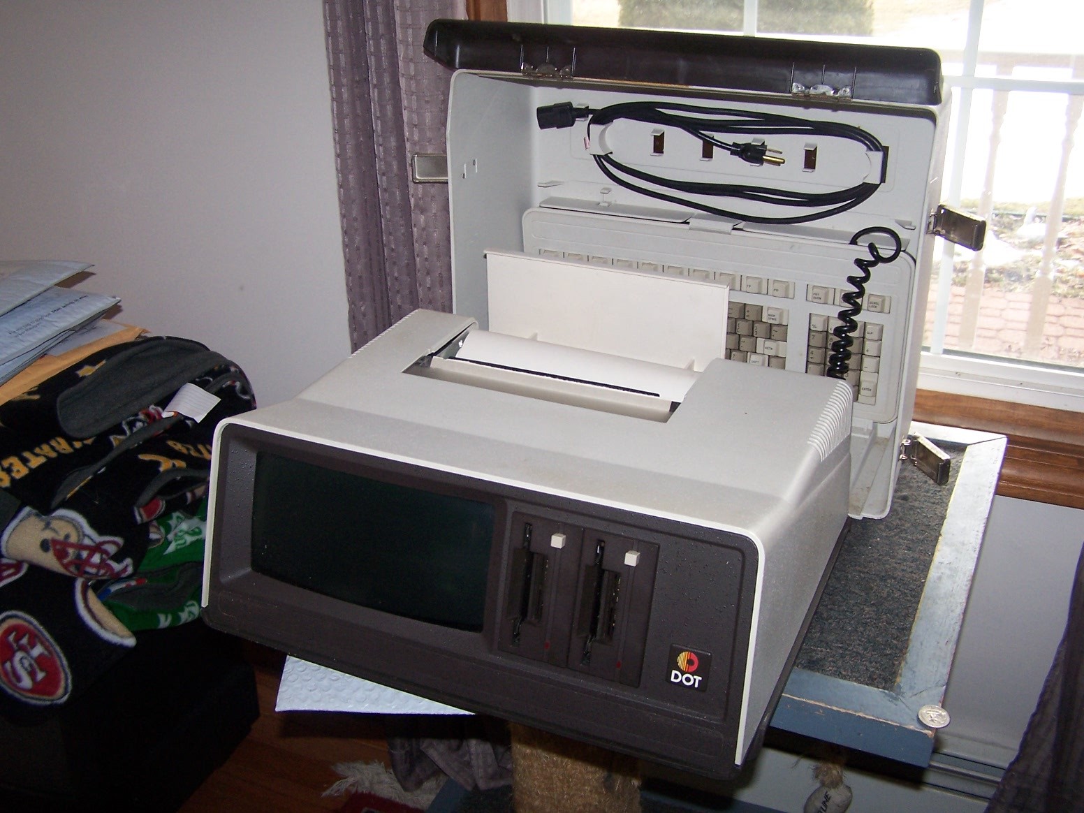 Computer Devices Inc DOT luggable computer, 1983 - working