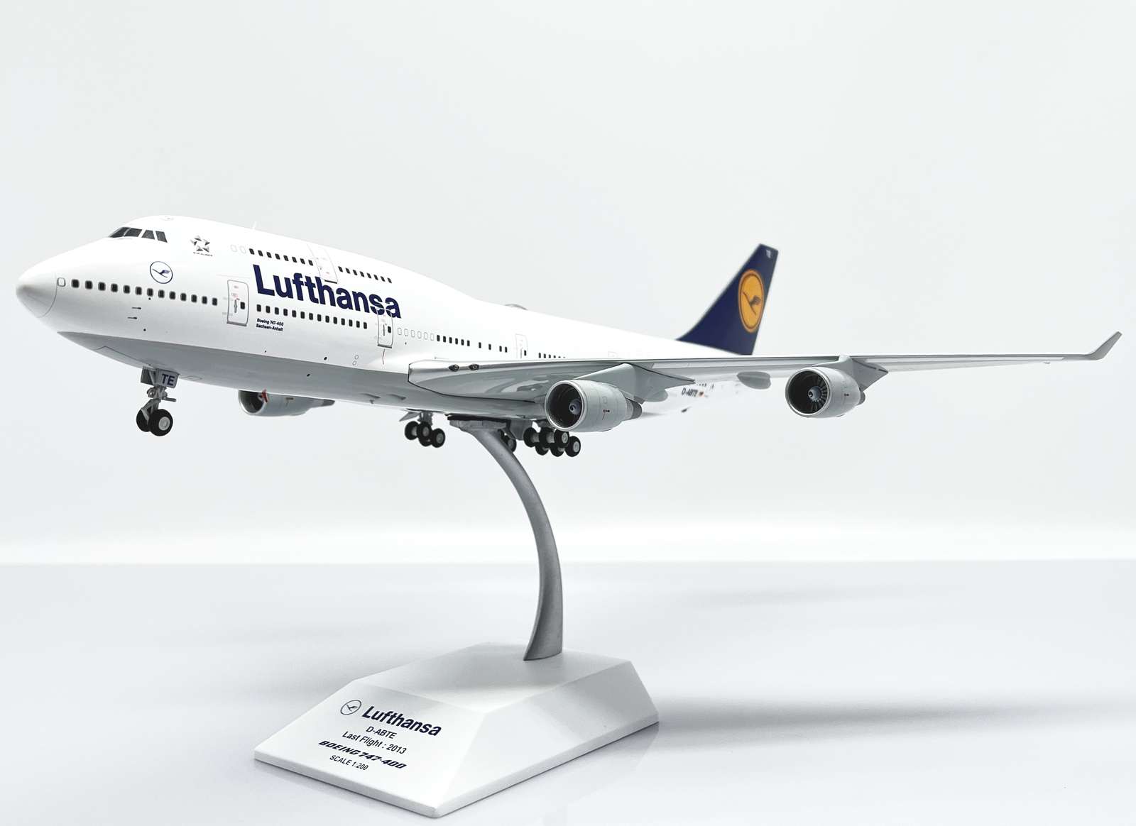 【絶版希少】 Lufthansa Boeing 747-400 1/200 1:200 JC Wings Lufthansa BOEING B747-400F Passenger Plane