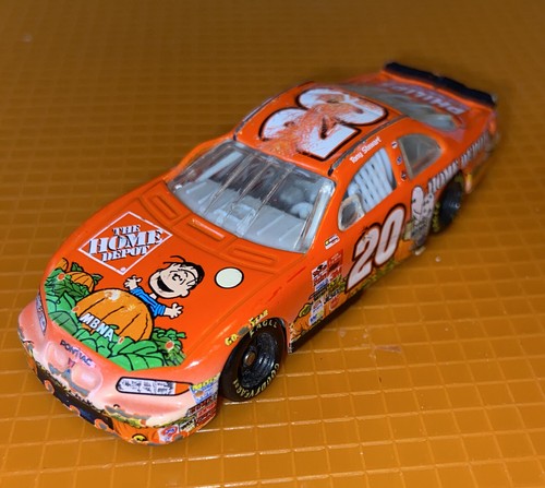 NASCAR PEANUTS スヌーピー クリスマス ミニカー モンテカルロ NASCAR PEANUTS スヌーピー クリスマス ミニカー モンテカルロ