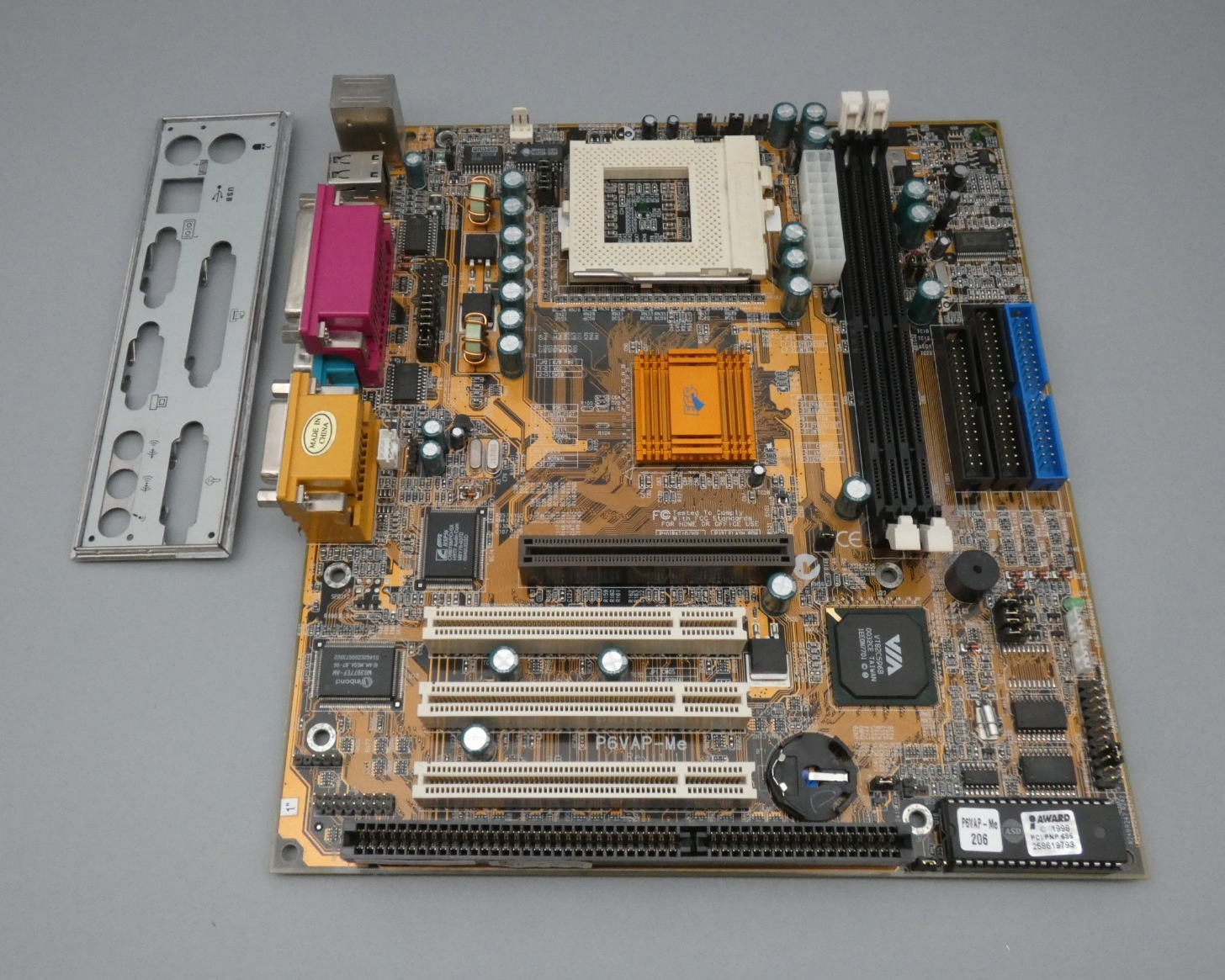 ECS P6VAP-Me 1.1 (Apollo Pro 133A Chipset) Motherboard  w/IO Shield - Socket 370