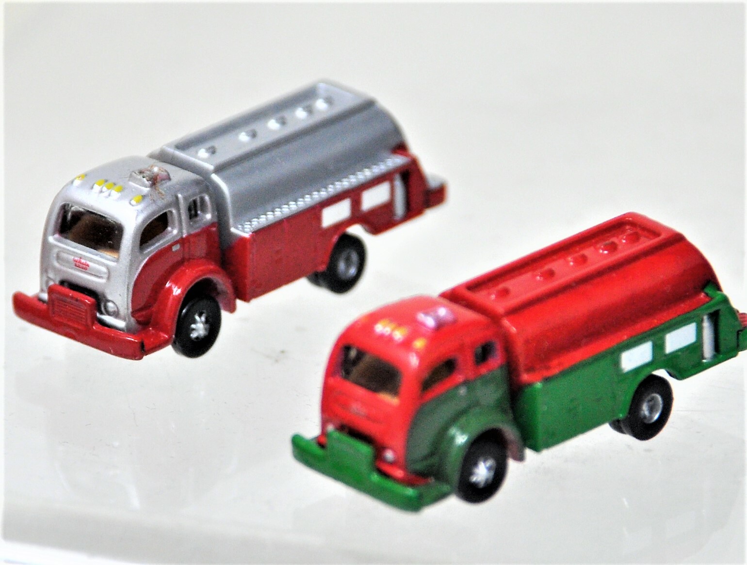 Lot of 2 VINTAGE CMW Mini Metals - 1/87 HO scale TANKER PUMP TRUCKs DIECAST
