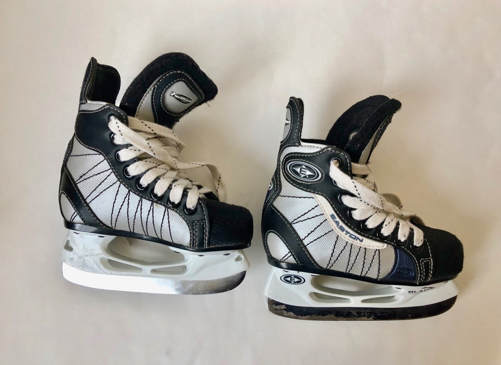 Easton Typhoon Hockey Ice Skates 9Y Silver Black Blue