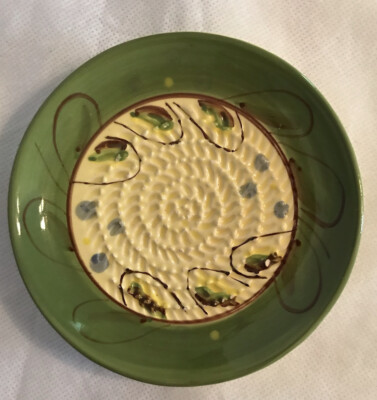 The Grater Plater By Smart Inventions Green And Yellow Raised Grating Teeth