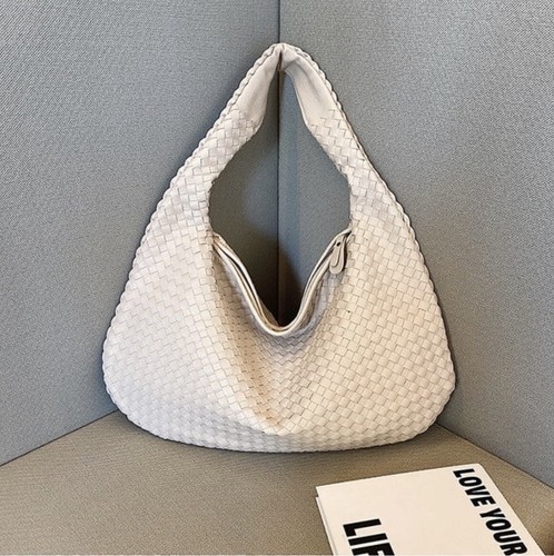 ショルダーバッグ・ポシェット CLASSIC LOGO HOBO BAG beige $_12.JPG?set_id=880000500F