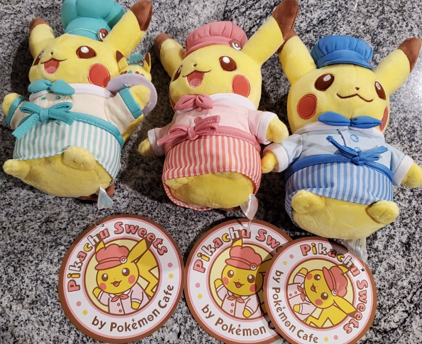 マスコット Pikachu Sweets Pokémon Cafe Pokemon Cafe 2022 Pikachu Sweets Plush Toy (Blue Version)