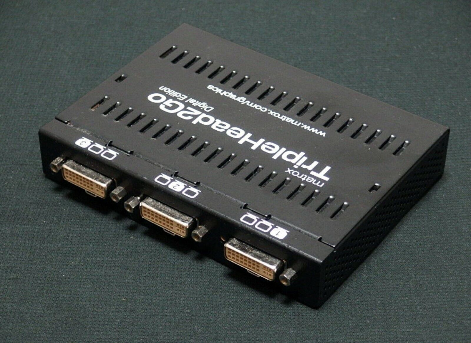 Matrox TripleHead2Go Digital Edition with cables | eBay Matrox TripleHead2Go Digital Edition with cables | eBay