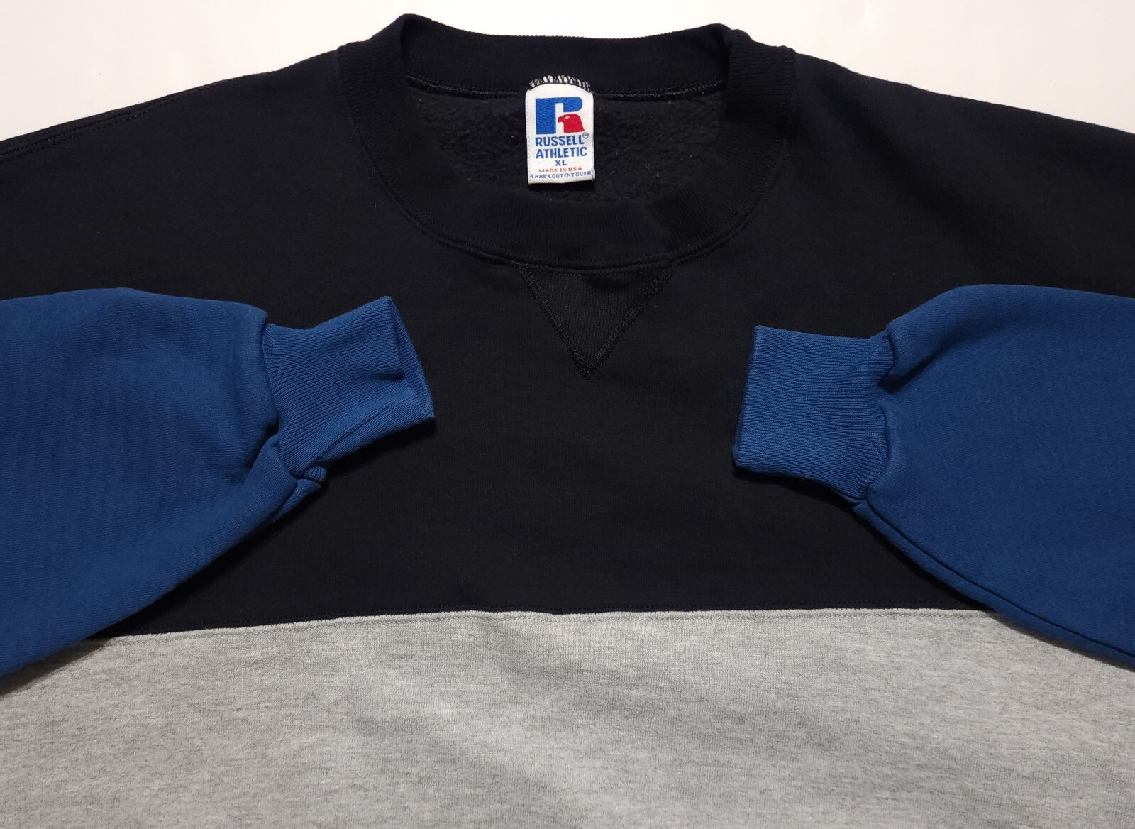 RUSSELL ATHLETIC 前Vガゼット 90's MADE IN USA Russell Athletic ラッセルアスレチック スウェット 90年代 前面
