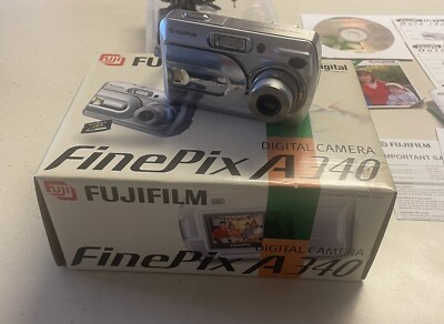 Fujifilm FinePix A Series A340 4.0MP Digital Camera - Silver, Works Good