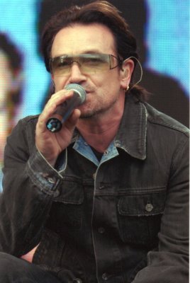 BONO PHOTO  HUGE UNRELEASED CLOSE UP UNIQUE U2 IMAGE 12 INCHES LONDON 2005 RARE