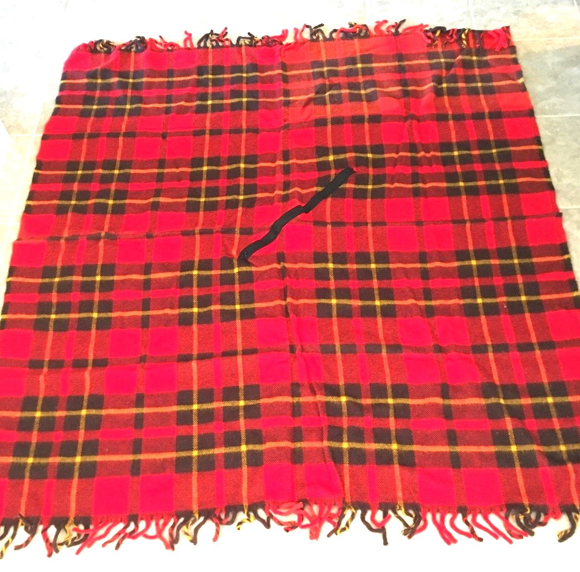 Vtg Faribo Wool Stadium Throw Blanket Poncho Red Tartan Plaid Warm Center Zipper