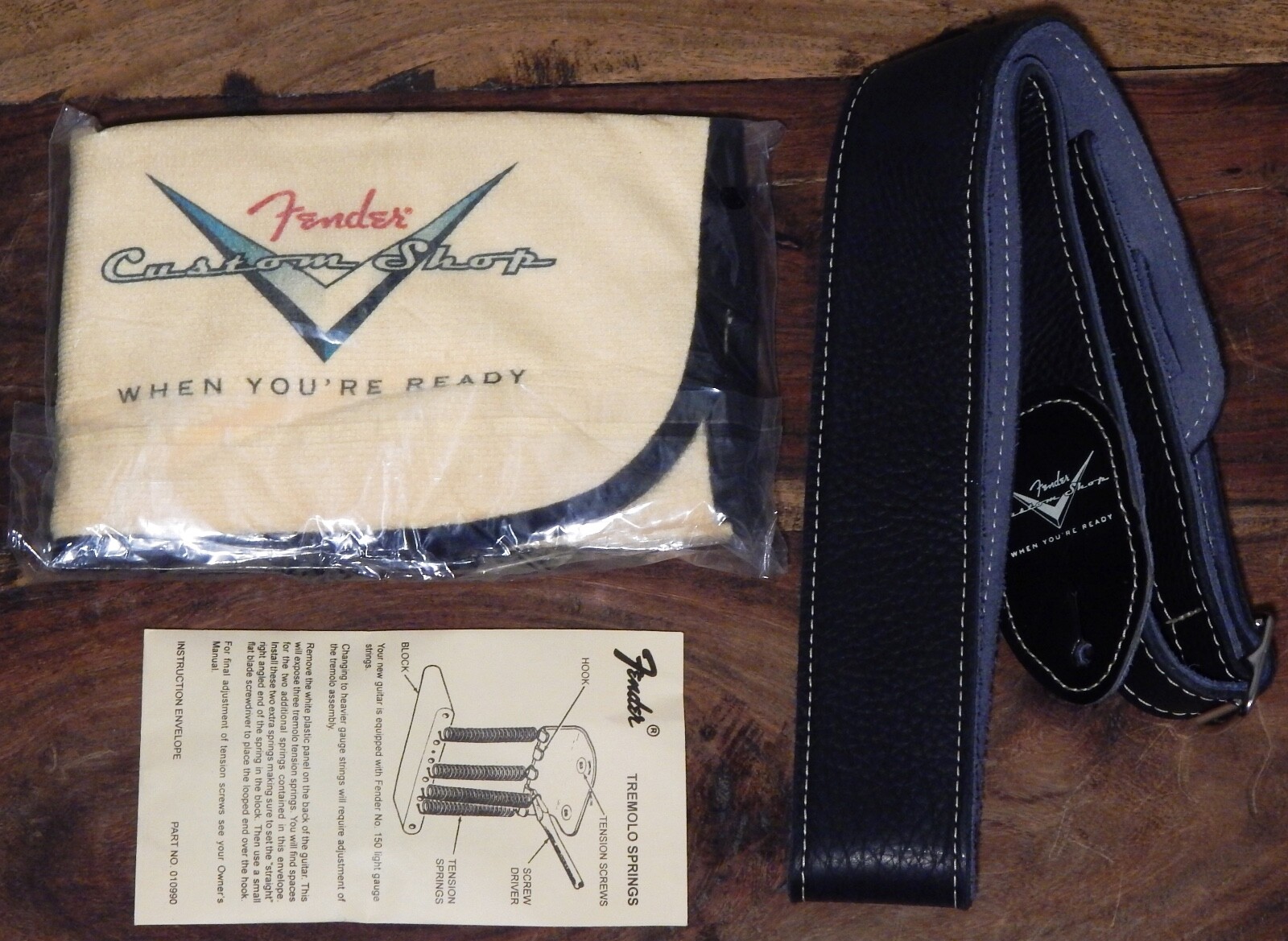 Genuine Fender Custom Shop Limited Edition G&G Hard Case & Original Accessories