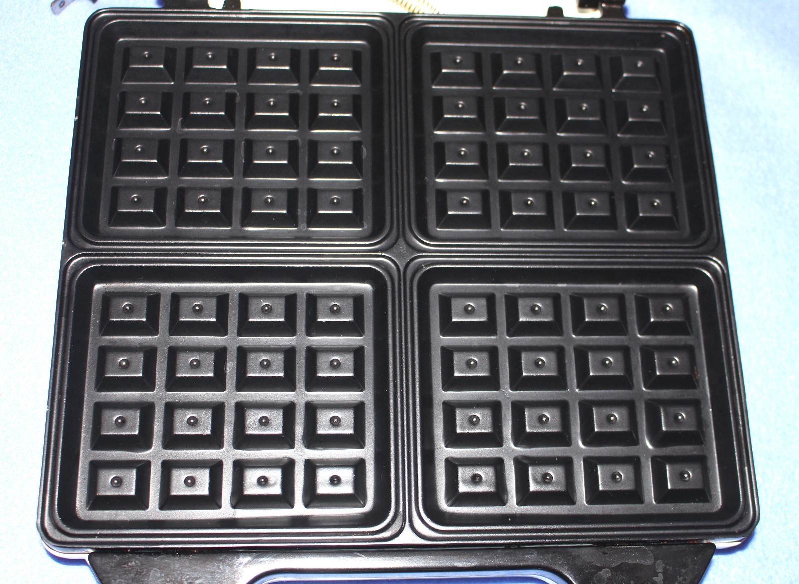 FARBERWARE BELGIAN WAFFLE MAKER, FSWM400