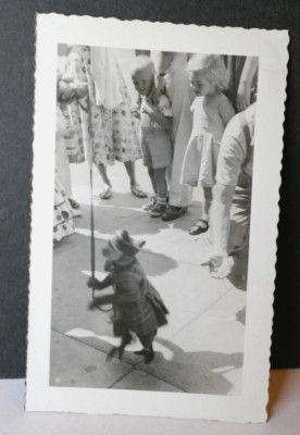 c1945 Photo Crowd Gathers Around A Dressed Monkey On A Leash In California