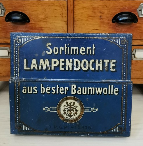 Jugendstil Blechdose Sortiment Lampendochte für Feuerhand Lampen. 