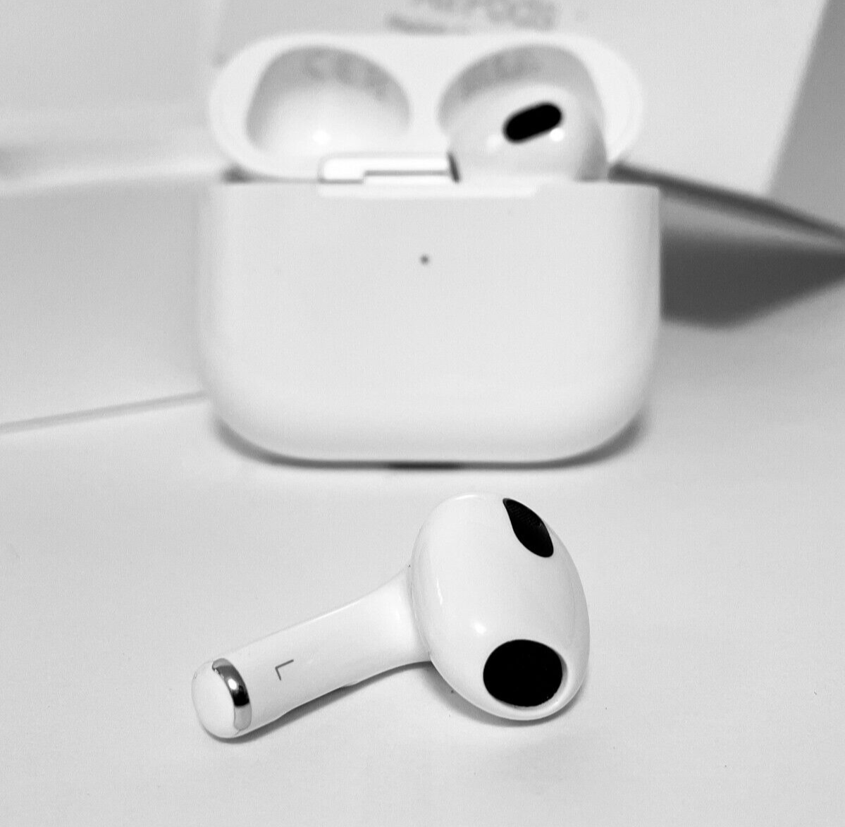 Apple AirPods 3rd Generation - Replacement Left Side Ear Only - A2564 Apple AirPods 3rd Generation - Replacement Left Side Ear Only - A2564