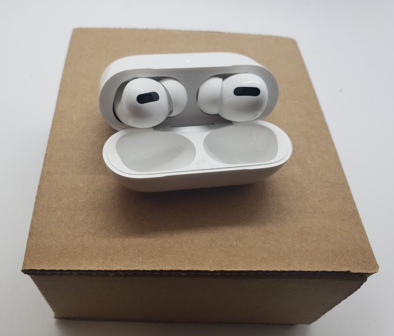 Apple Airpods Pro with Wireless Charging Case A2083 MWP22AM/A. Excel