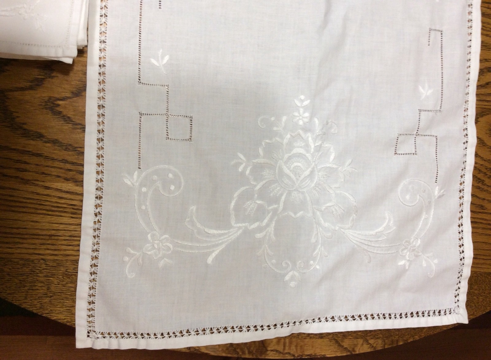 Vintage Linen Embroidered Napkins (8) & Table Runner - Very Pretty!