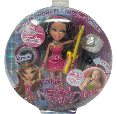 Bratz Neon Pop Divas   Yasmin Doll Microphone Guitar Speaker New In Box Working