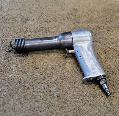 Chicago Pneumatic 4X Aero Chisel Rivet Riveting Air Gun Hammer