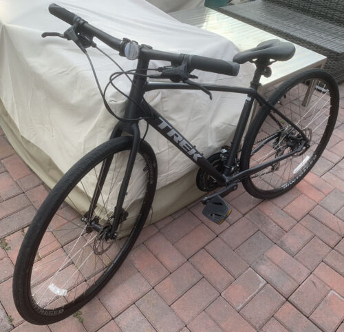 Bicycle for Sale: Trek FX 2 Disc Size M  Frame 17.5 in -Excellent Lightly Used (PICK UP ONLY in Rockville, Maryland