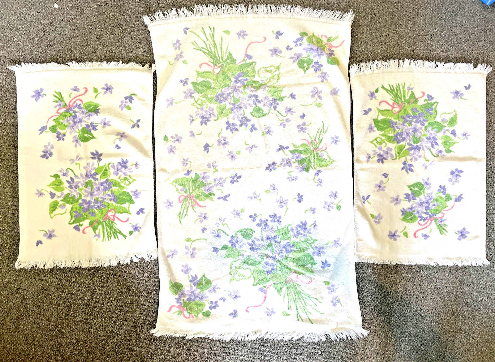 Stevens Utica Set Of 3 White Purple Floral Bouquet 2 Hand & Bath