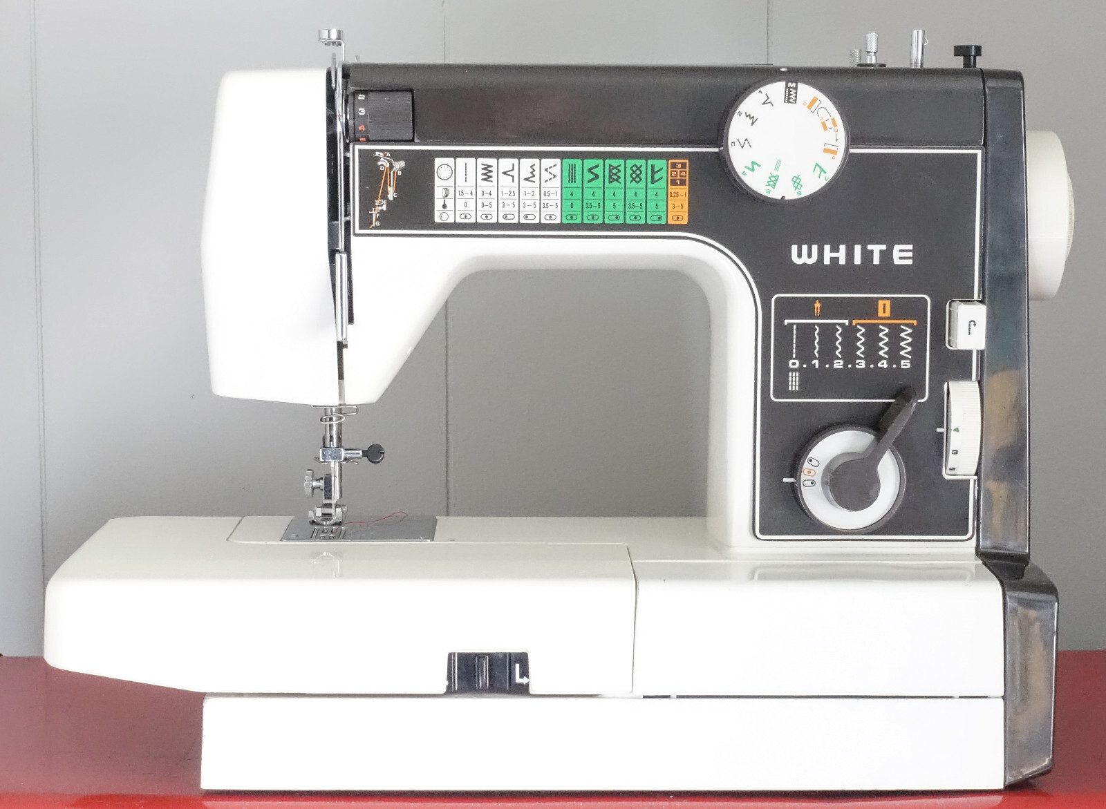 WHITE Model 999A Vintage Sewing Machine EXCELLENT **FRESHLY
