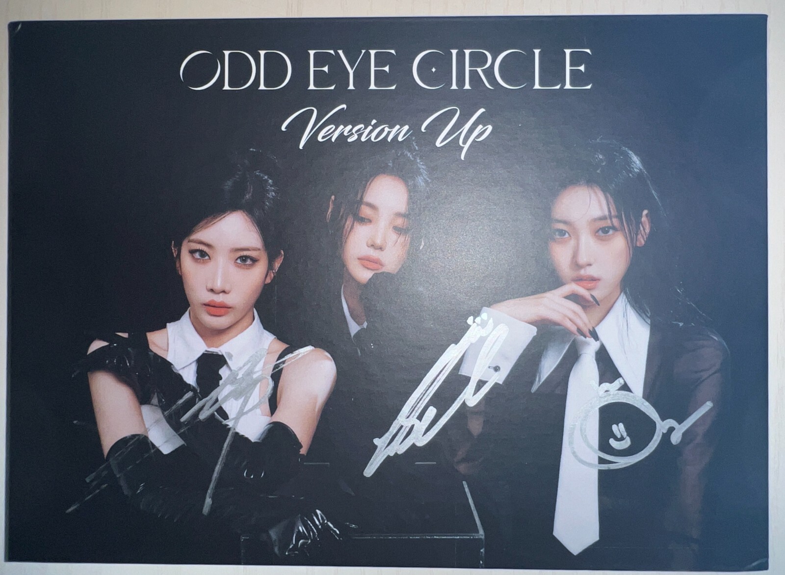 LOONA ODD EYE CIRCLE アルバム　サイン入り CD LOONA ODD EYE CIRCLE [Version Up] Autographed Signed Album