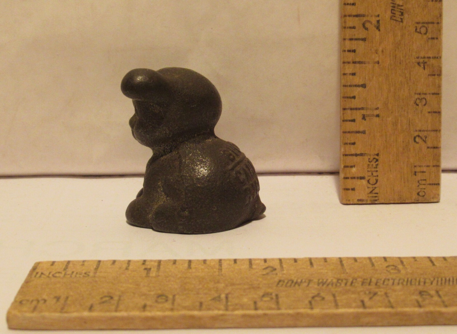 BUCKI CARBONS RIBBONS - Puppy Paperweight - Cast Iron Figure
