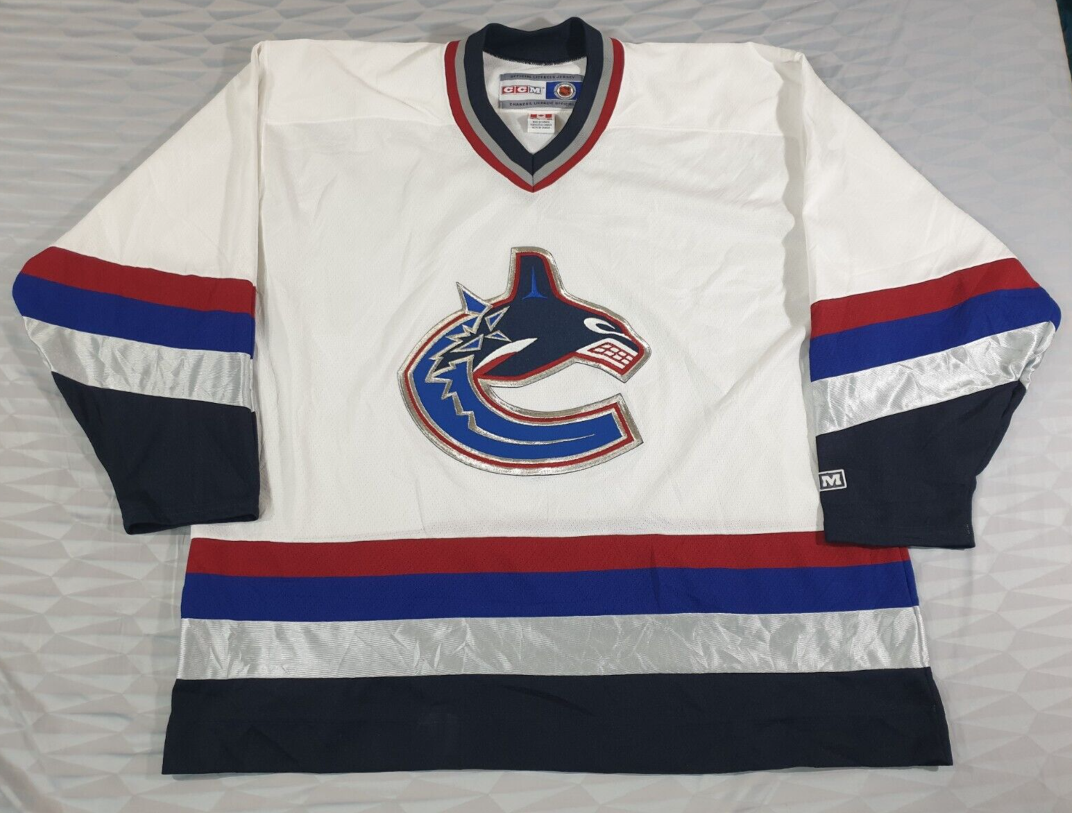 CCM - NHL Vancouver Canucks ユニフォーム Vancouver Canucks Authentic Skate CCM NHL Hockey Jersey 48