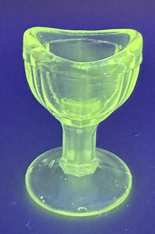 Vaseline Glass Eye Wash Cup Uranium 2.5” Tall Clear But Glows Bright