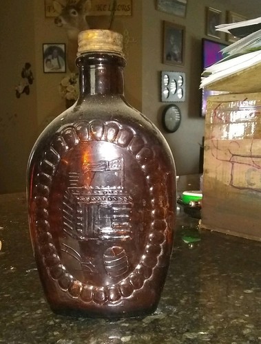Vintage Log Cabin Syrup Amber Glass Bottle 1776-1976 America's Bicentennial