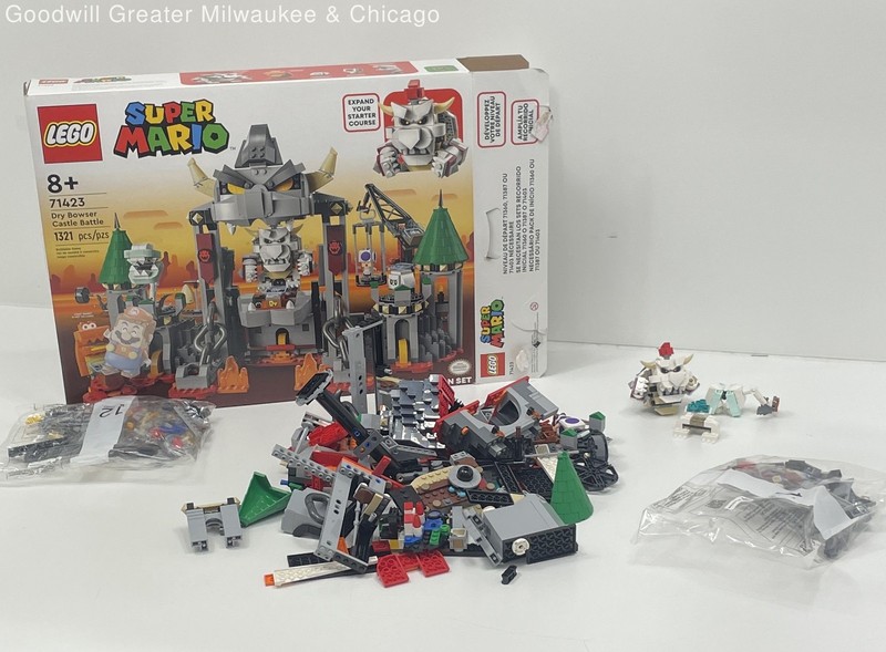 LEGO Super Mario 71423 Dry Bowser Castle Battle Expansion Open