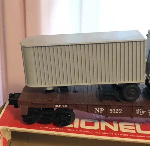 Lionel Train Northern Pacific NP 9122 Flat Car w/2 Semi Trailers Piggyback w/Box