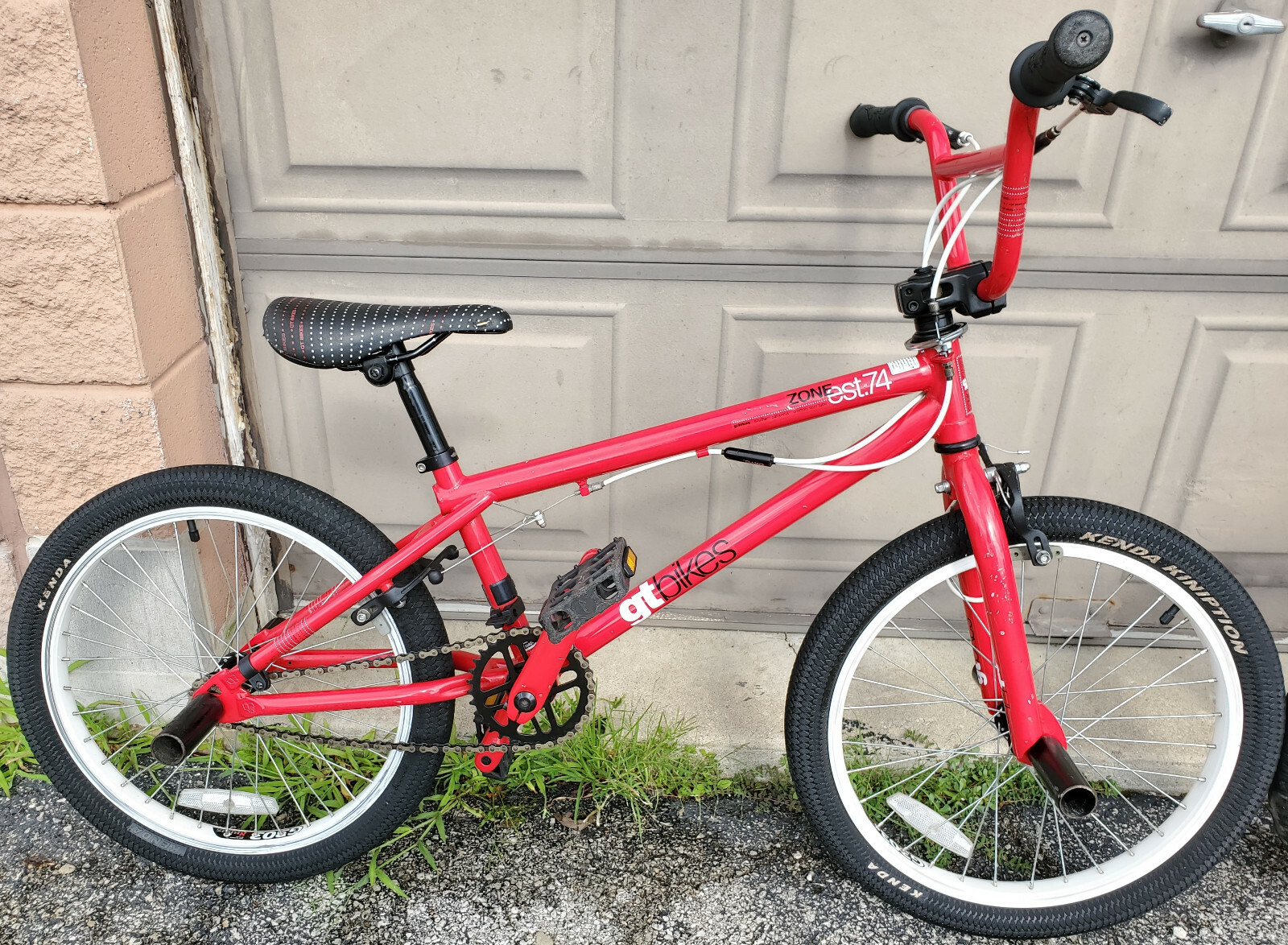 2009 GT Zone EST 74 Mid New School BMX Bicycle Red Old Bike Freestyle Survivor 2009 GT Zone EST 74 Mid New School BMX Bicycle Red Old Bike Freestyle Survivor