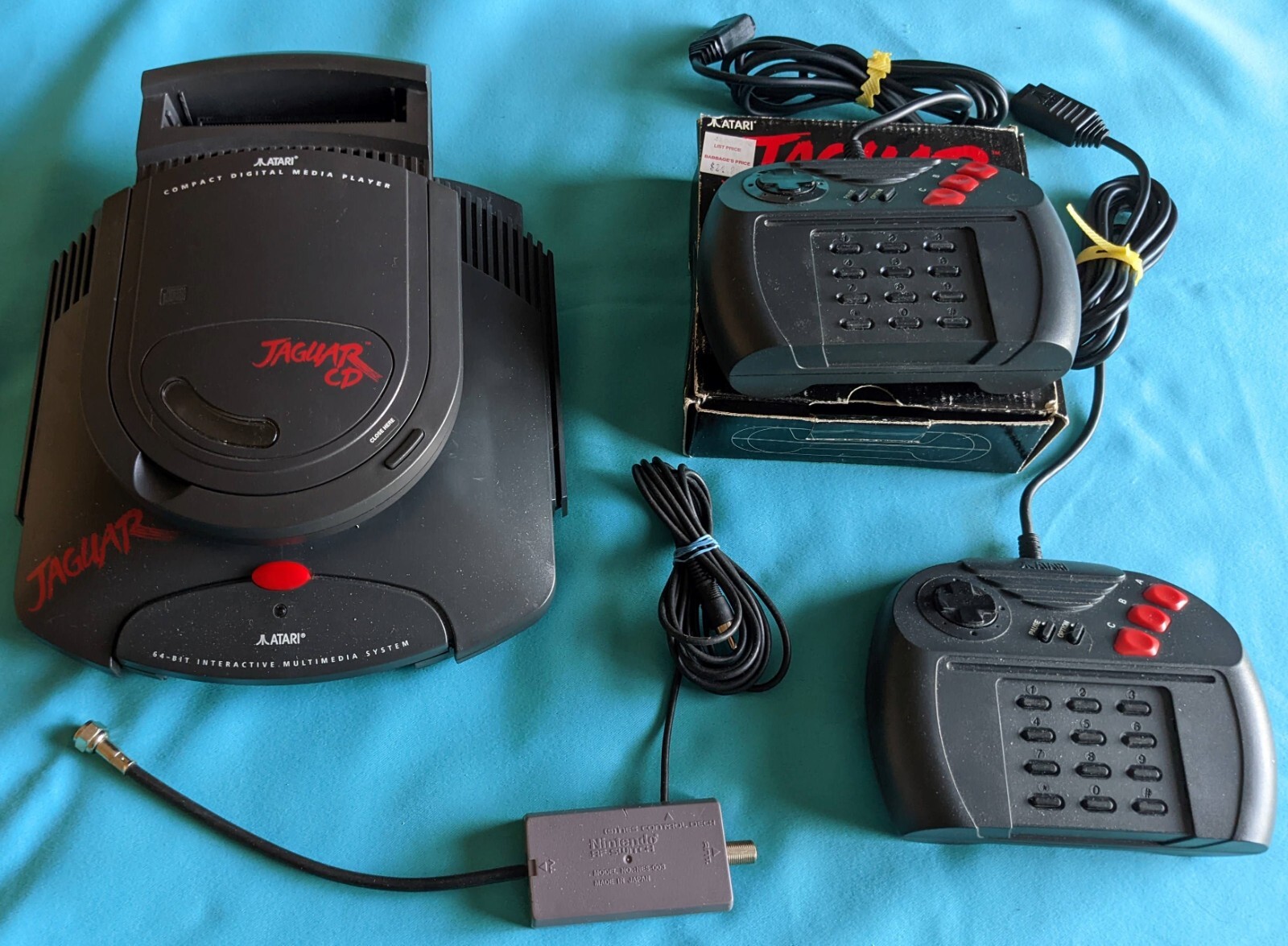 Atari jaguar. Приставка Атари Ягуар. Консоль Атари Ягуар. Atari Jaguar Controller.