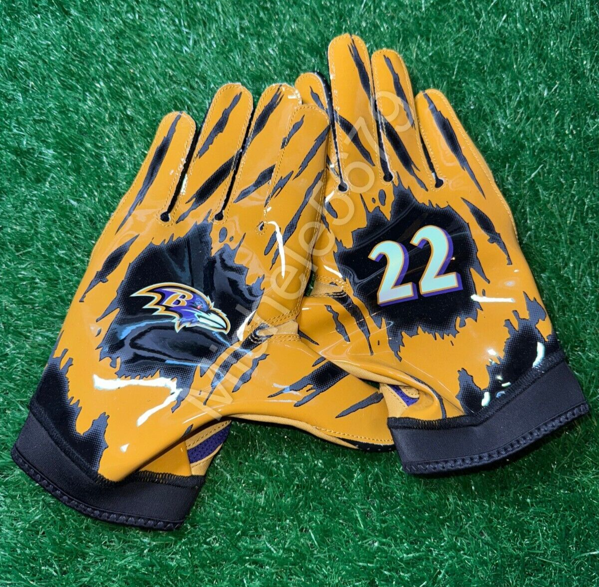 Nike NFL SUPERBAD D 4 ユニバーシティゴールド Nike NFL Derrick Henry Ravens PE Superbad 7 Football Gloves