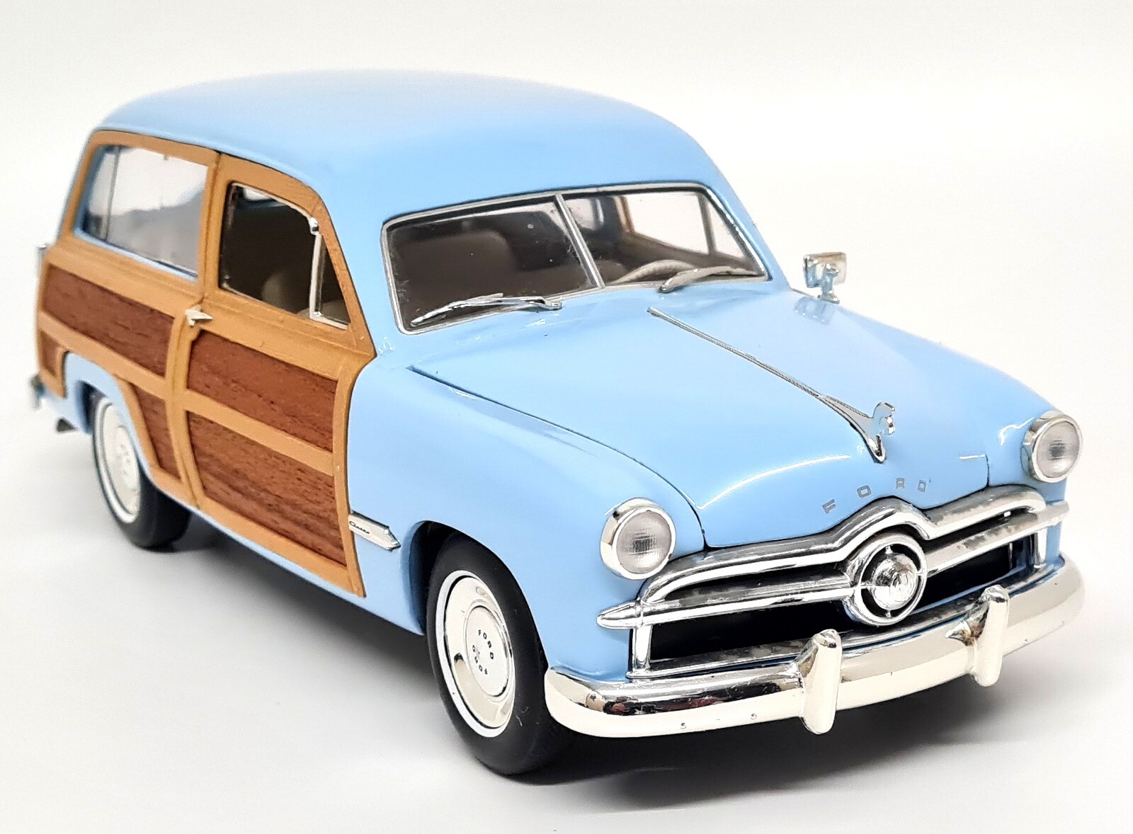 1:18 FORD WOODY WAGON 1949 MOTOR CITY CLASSICS LIGHT BLUE